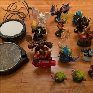 Like New, Barely Used Skylander Characters and 2 portals for WiiU